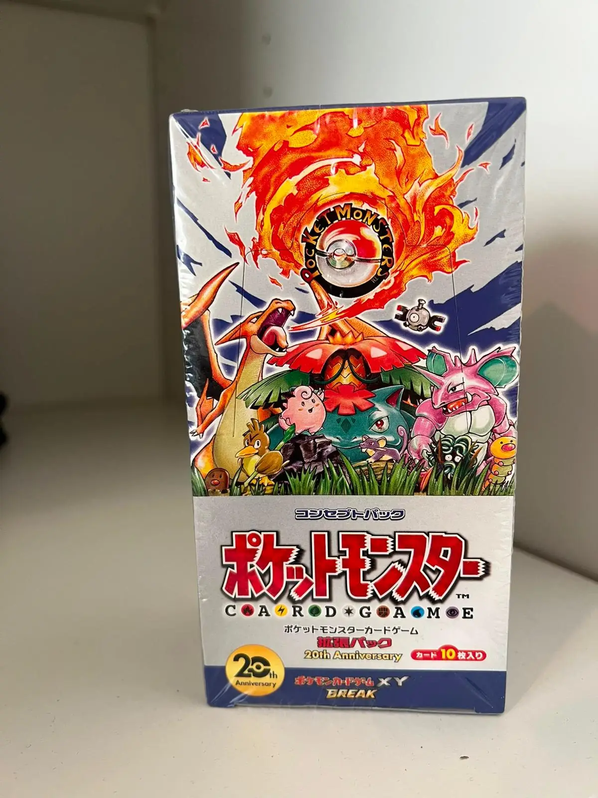 Het aangeboden exemplaar: Japanse Pokémon CP6 20th Anniversary booster box in seal